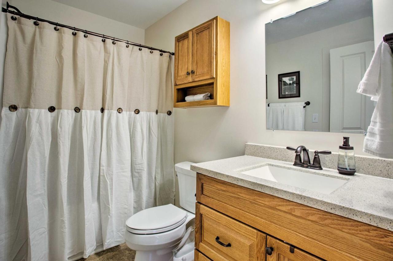Newly Remodeled Apartment On Main Street In Saluda Bagian luar foto