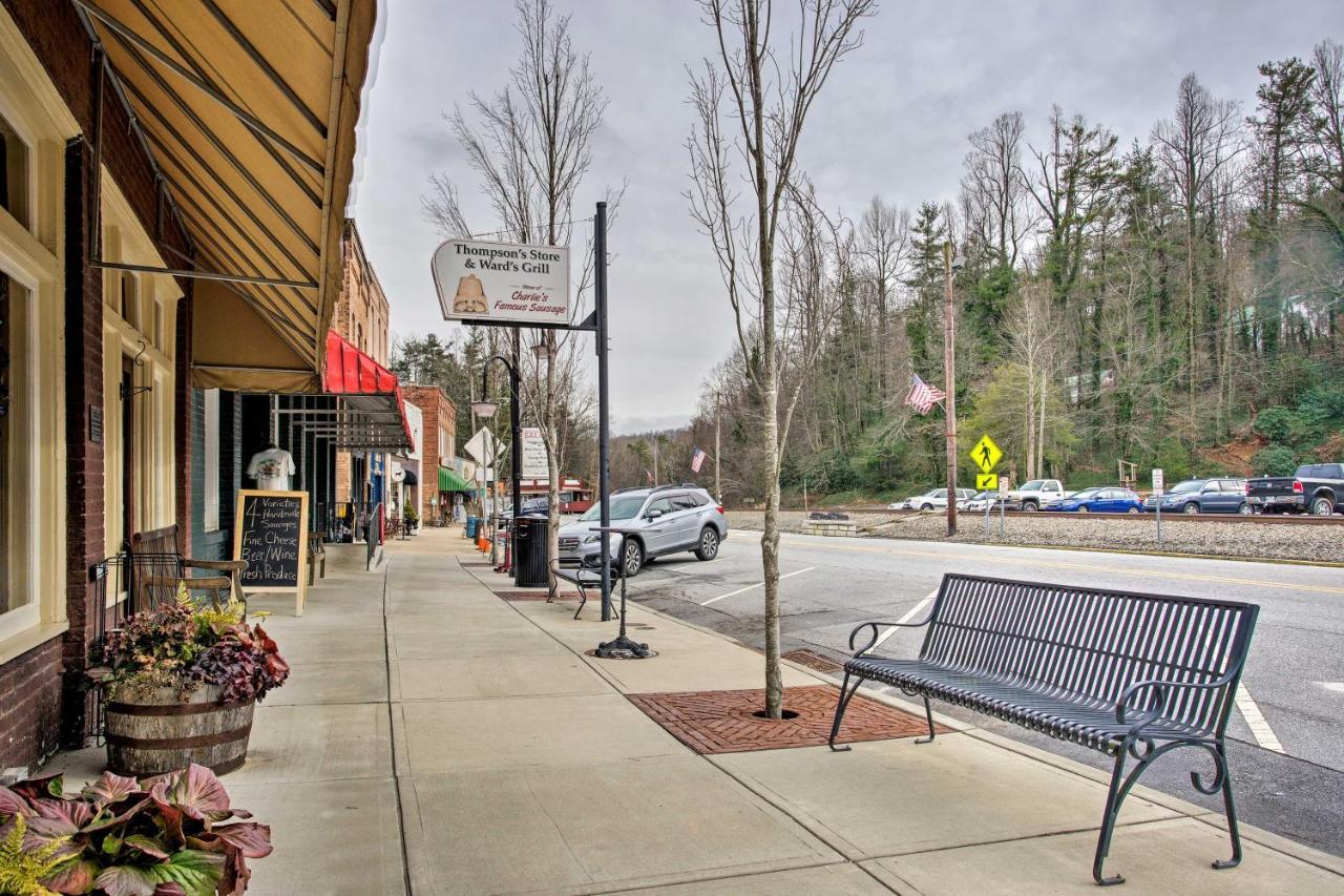 Newly Remodeled Apartment On Main Street In Saluda Bagian luar foto