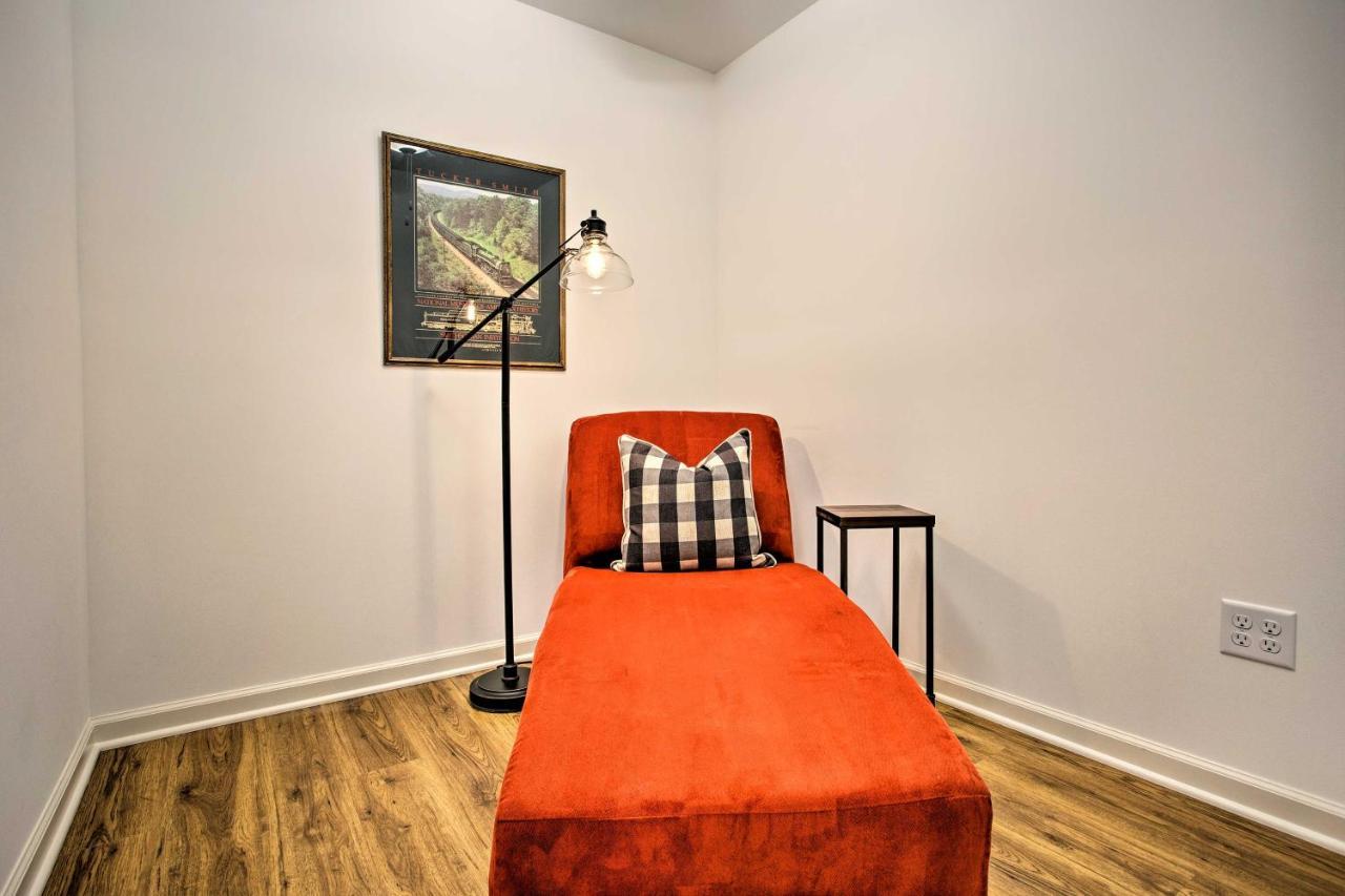 Newly Remodeled Apartment On Main Street In Saluda Bagian luar foto